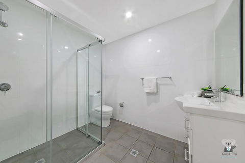 WARRICK FRAM 3 BEDS APT FREE PARKING WALK TO WESTFIELD CLOSE TO HOSPITAL NWF003 - Accommodation Gold Coast 3