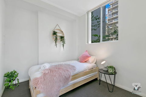 WARRICK FRAM 3 BEDS APT FREE PARKING WALK TO WESTFIELD CLOSE TO HOSPITAL NWF003 - Accommodation Gold Coast 1