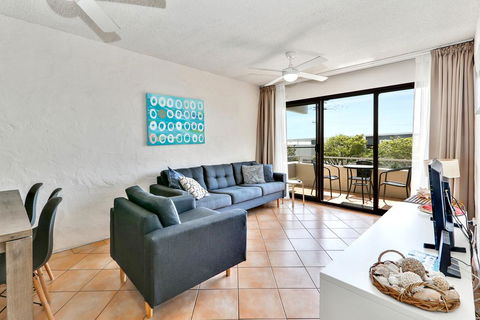 Warroo Apartments - Accommodation Gold Coast 3