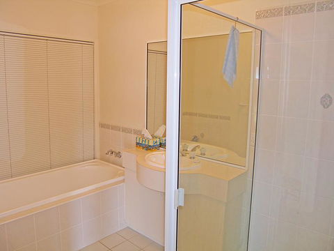Water View House @ Orient Point - Accommodation Gold Coast 3