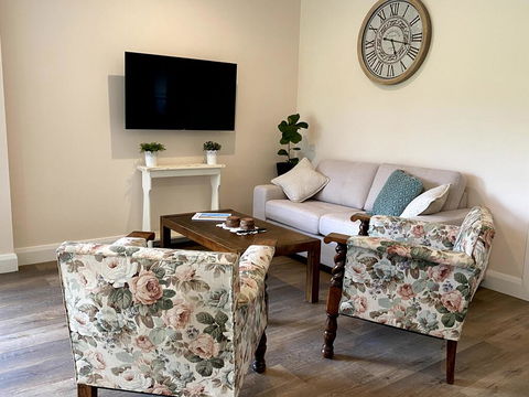 Waterfall Unit Farm Stay - Accommodation Gold Coast 3