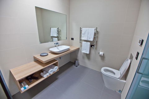 Waterfront Apartments - Accommodation Gold Coast 2