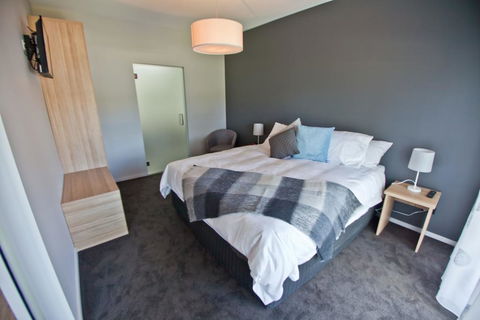 Waterfront Apartments - Accommodation Gold Coast 3
