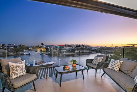 Waterfront Boutique Apartment - Personal Concierge - Accommodation Gold Coast 1