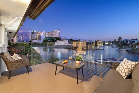 Waterfront Boutique Apartment - Personal Concierge - Accommodation Gold Coast 2
