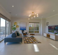 Waterfront Grand Villa for Big Group - Gold Coast 4U