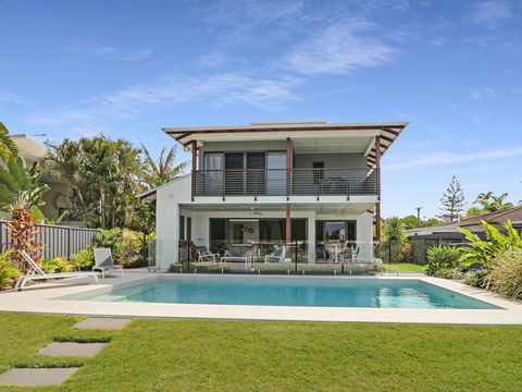 WATERFRONT HOME BORDERING MOOLOOLABA - Accommodation Gold Coast 0