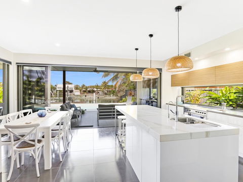WATERFRONT HOME BORDERING MOOLOOLABA - Accommodation Gold Coast 3