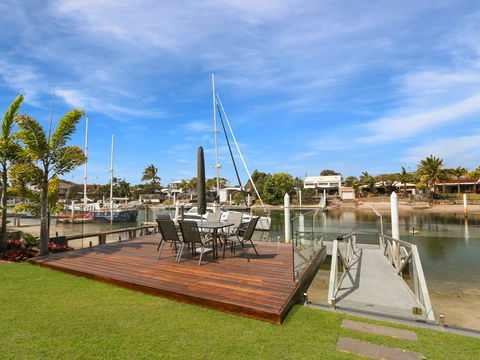 WATERFRONT HOME BORDERING MOOLOOLABA - Accommodation Gold Coast 1