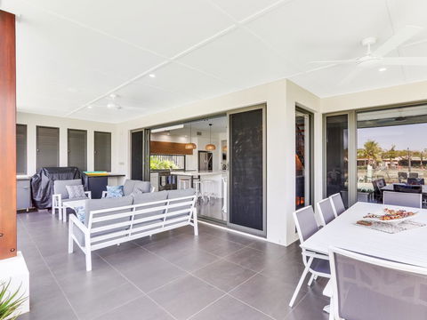 WATERFRONT HOME BORDERING MOOLOOLABA - Accommodation Gold Coast 2