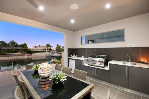Waterfront Splendour - Accommodation Gold Coast 1