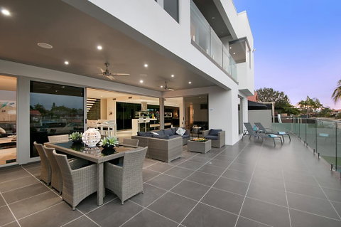 Waterfront Splendour - Accommodation Gold Coast 0