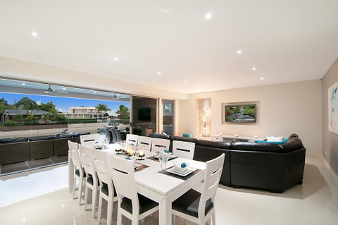 Waterfront Splendour - Accommodation Gold Coast 3