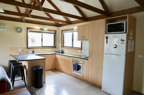 Red Ceder Cottage - Great Ocean Road - Port Campbell - Accommodation Gold Coast 11