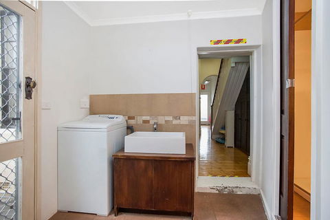 Plummers Mill - Central Townhouse - Accommodation Gold Coast 10