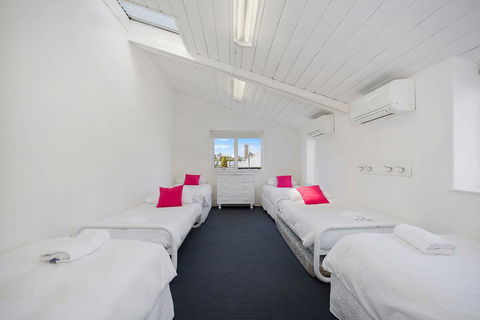 Plummers Mill - Central Townhouse - Accommodation Gold Coast 7