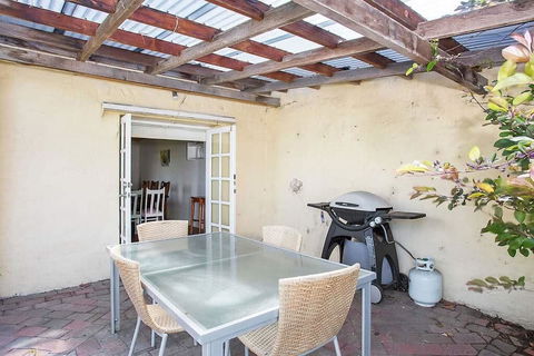 Plummers Mill - Central Townhouse - Accommodation Gold Coast 6