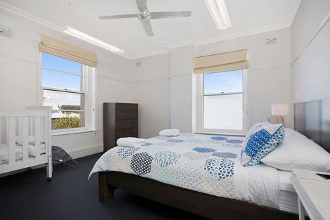 Plummers Mill - Central Townhouse - Accommodation Gold Coast 3