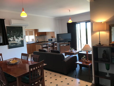 Hillâ€™s Creek Holiday Home - Gold Coast 4U 8