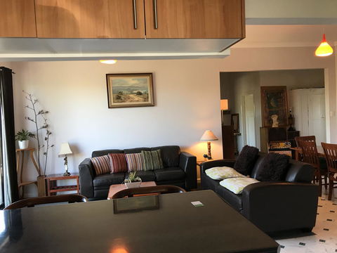 Hillâ€™s Creek Holiday Home - Gold Coast 4U 0