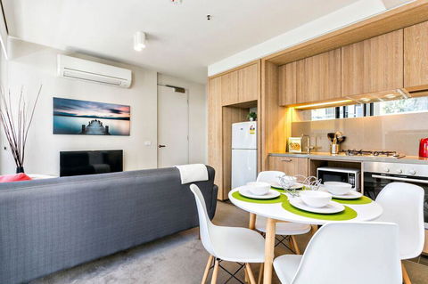 Complete Host 50 Claremont St Apartments - Gold Coast 4U 25