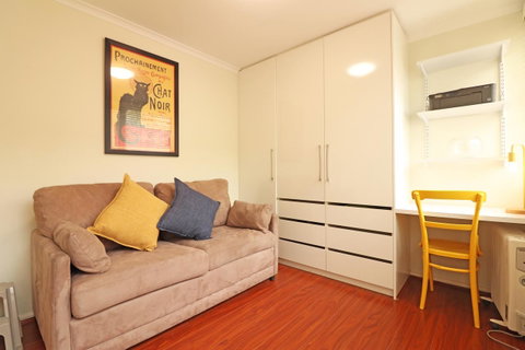 Colour Pop Fitzroy - 3 Bedroom Pet Friendly - Accommodation Gold Coast 16