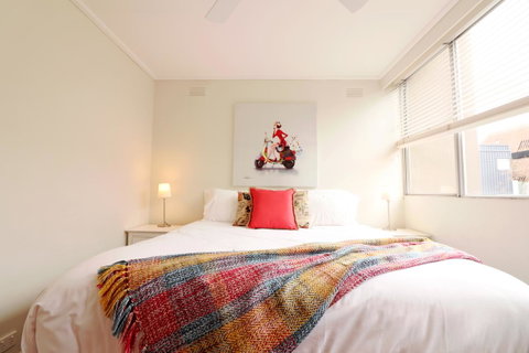 Colour Pop Fitzroy - 3 Bedroom Pet Friendly - Accommodation Gold Coast 10