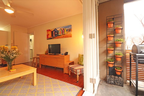 Colour Pop Fitzroy - 3 Bedroom Pet Friendly - Accommodation Gold Coast 9