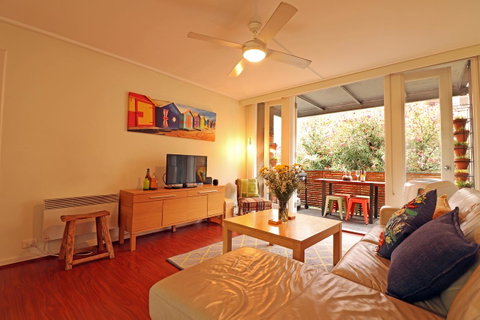 Colour Pop Fitzroy - 3 Bedroom Pet Friendly - Accommodation Gold Coast 1