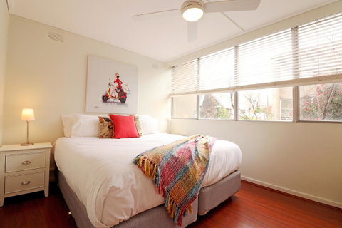 Colour Pop Fitzroy - 3 Bedroom Pet Friendly - Accommodation Gold Coast 11