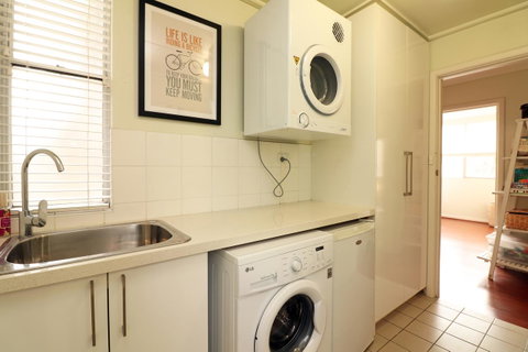 Colour Pop Fitzroy - 3 Bedroom Pet Friendly - Accommodation Gold Coast 19