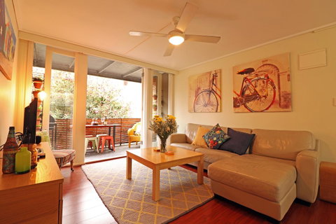 Colour Pop Fitzroy - 3 Bedroom Pet Friendly - Accommodation Gold Coast 2