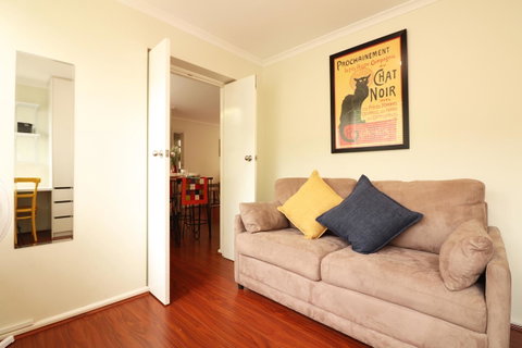 Colour Pop Fitzroy - 3 Bedroom Pet Friendly - Accommodation Gold Coast 17