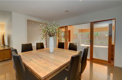 Newington Lakehouse - Gold Coast 4U 18