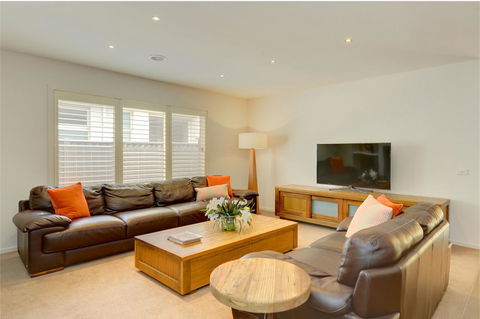 Newington Lakehouse - Gold Coast 4U 9