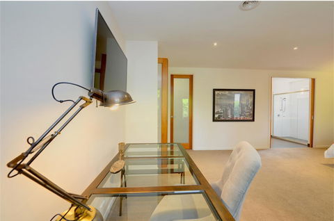 Newington Lakehouse - Gold Coast 4U 7