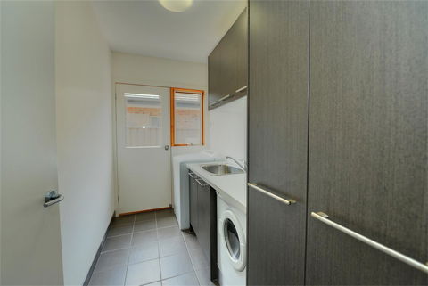 Newington Lakehouse - Gold Coast 4U 3