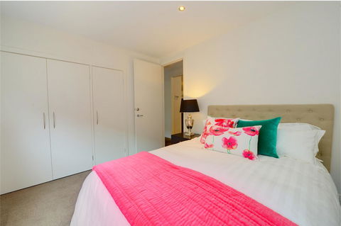Newington Lakehouse - Gold Coast 4U 12