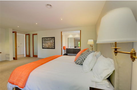 Newington Lakehouse - Gold Coast 4U 4