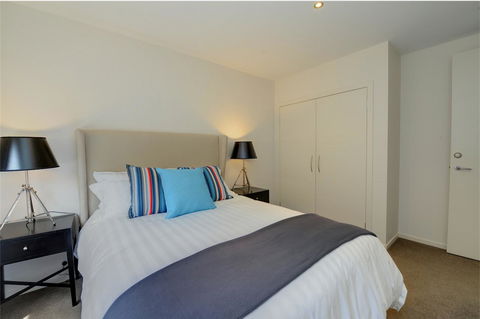 Newington Lakehouse - Gold Coast 4U 1