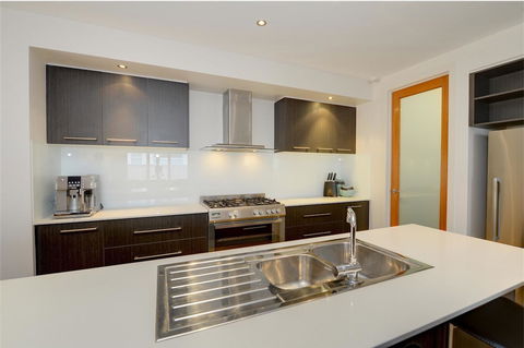 Newington Lakehouse - Gold Coast 4U 17