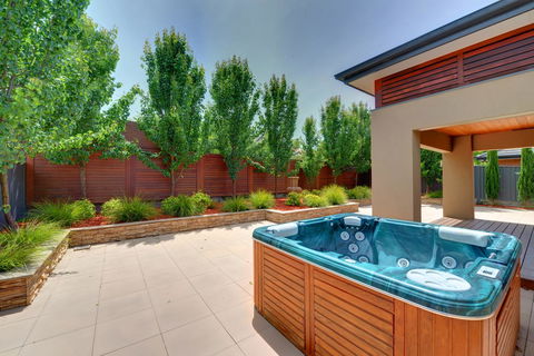 Newington Lakehouse - Gold Coast 4U 19