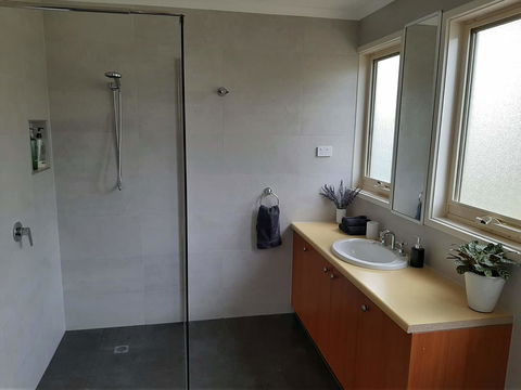 Elevated Holiday House Overlooks Tranquil Wetlands - Accommodation Gold Coast 3