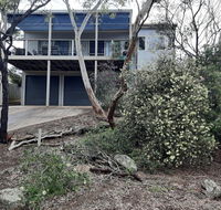 Elevated Holiday House Overlooks Tranquil Wetlands - Gold Coast 4U