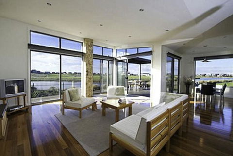 19 Glen Eagles Close - Accommodation Gold Coast 0