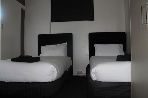 Rochester Motel - Gold Coast 4U 12