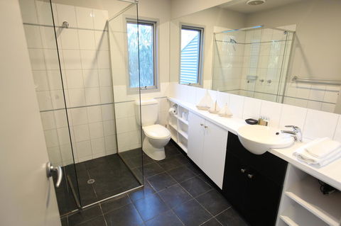 Lorne Luxury - Gold Coast 4U 5