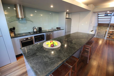 Lorne Luxury - Gold Coast 4U 10