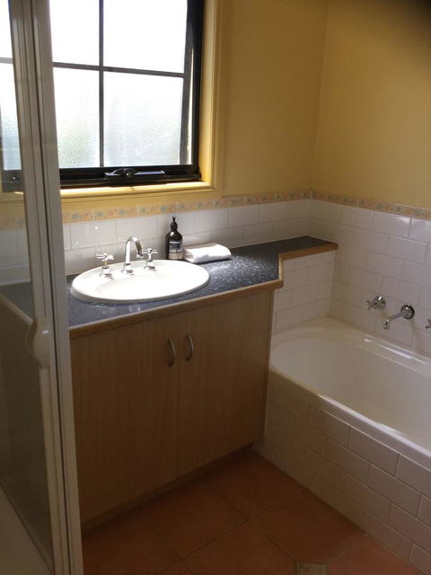 At The Beach Apartments - Accommodation Gold Coast 9