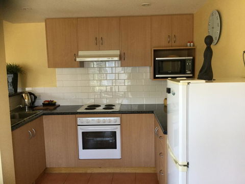 At The Beach Apartments - Accommodation Gold Coast 8
